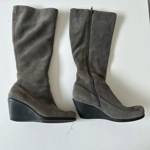 Aresoles gray suede boots. Like-new!  Size 8 women’s.